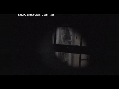 ❤️ Blondie word in die geheim video-opgeneem deur 'n buurtvoyeur wat agter hol bakstene versteek is Fokvideo by porn af.it-com.top ️❤